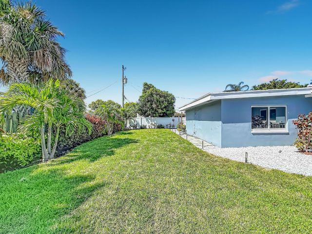 5-bedroom home for sale in Pompano Beach - 3801 NE 4th Avenue - MondialRealty