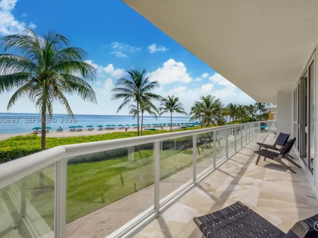 3-bedroom condo for rent in Sunny Isles Beach - 16425 Collins Ave WS3A - MondialRealty