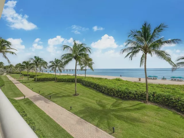 3-bedroom condo for rent in Sunny Isles Beach - 16425 Collins Ave WS3A - MondialRealty