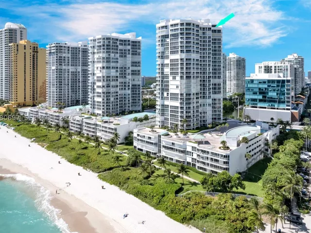 3-bedroom condo for rent in Sunny Isles Beach - 16425 Collins Ave WS3A - MondialRealty