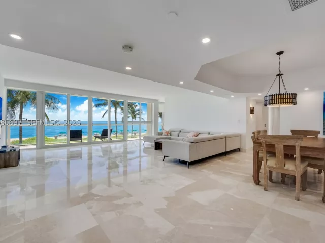 3-bedroom condo for rent in Sunny Isles Beach - 16425 Collins Ave WS3A - MondialRealty