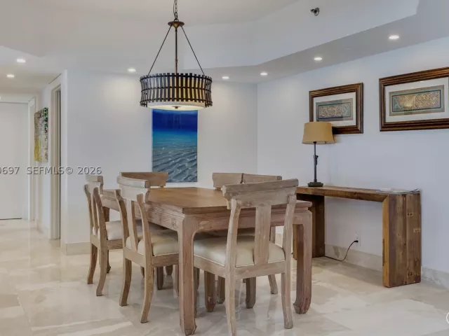 3-bedroom condo for rent in Sunny Isles Beach - 16425 Collins Ave WS3A - MondialRealty