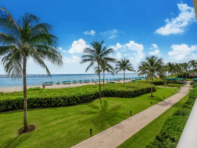 3-bedroom condo for rent in Sunny Isles Beach - 16425 Collins Ave WS3A - MondialRealty