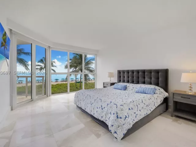 3-bedroom condo for rent in Sunny Isles Beach - 16425 Collins Ave WS3A - MondialRealty