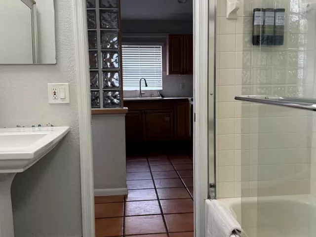 3-bedroom home for rent in Fort Lauderdale - 607 SW 15TH Street - MondialRealty