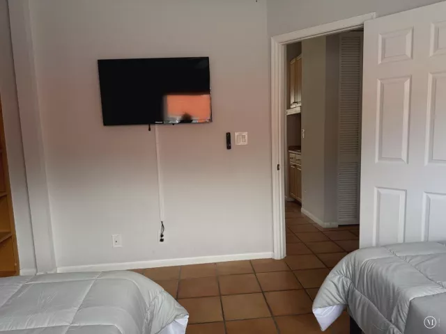 3-bedroom home for rent in Fort Lauderdale - 607 SW 15TH Street - MondialRealty