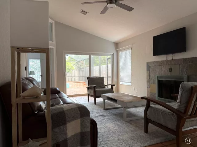 3-bedroom home for rent in Fort Lauderdale - 607 SW 15TH Street - MondialRealty