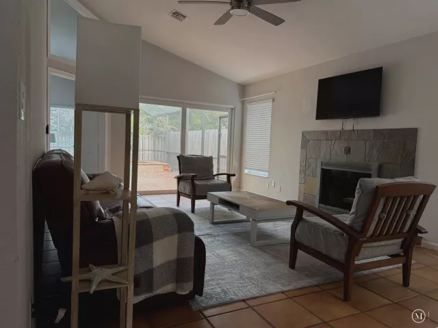 3-bedroom home for rent in Fort Lauderdale - 607 SW 15TH Street - MondialRealty