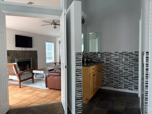 3-bedroom home for rent in Fort Lauderdale - 607 SW 15TH Street - MondialRealty