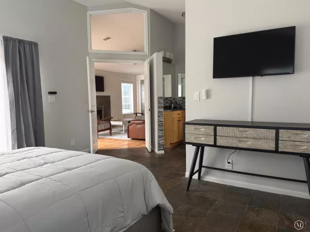 3-bedroom home for rent in Fort Lauderdale - 607 SW 15TH Street - MondialRealty