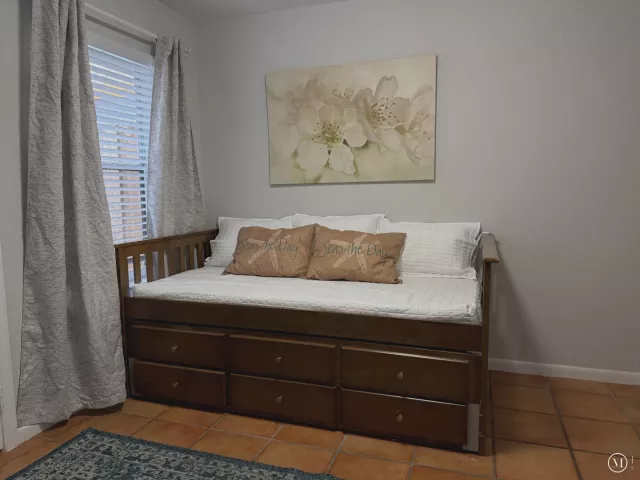 3-bedroom home for rent in Fort Lauderdale - 607 SW 15TH Street - MondialRealty