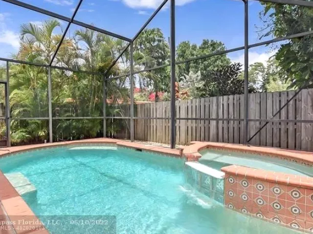 3-bedroom home for rent in Fort Lauderdale - 607 SW 15TH Street - MondialRealty
