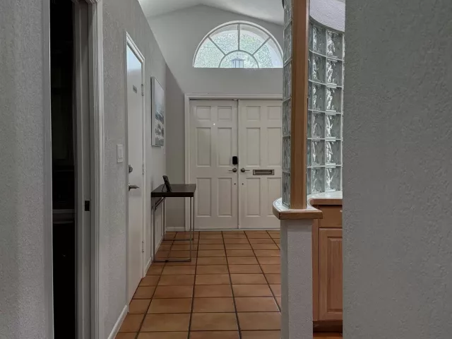 3-bedroom home for rent in Fort Lauderdale - 607 SW 15TH Street - MondialRealty