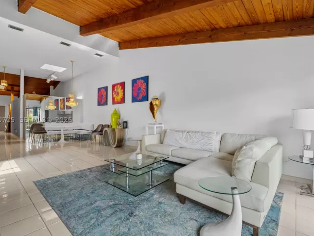 2-bedroom home for sale in Hallandale Beach - 2679 S Parkview Dr - MondialRealty