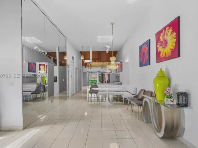 2-bedroom home for sale in Hallandale Beach - 2679 S Parkview Dr - MondialRealty