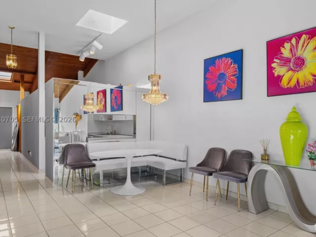 2-bedroom home for sale in Hallandale Beach - 2679 S Parkview Dr - MondialRealty