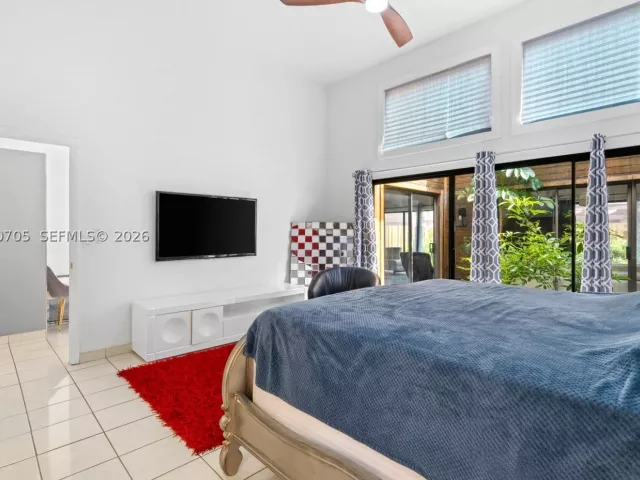 2-bedroom home for sale in Hallandale Beach - 2679 S Parkview Dr - MondialRealty