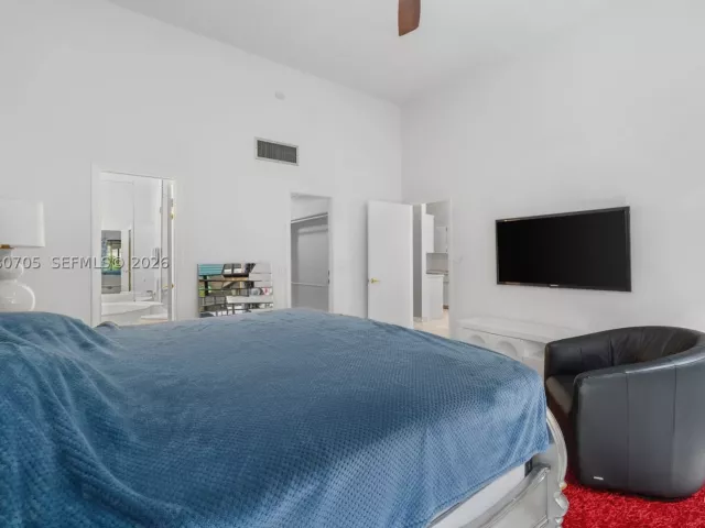 2-bedroom home for sale in Hallandale Beach - 2679 S Parkview Dr - MondialRealty