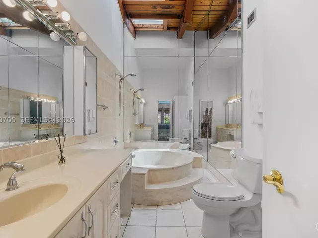 2-bedroom home for sale in Hallandale Beach - 2679 S Parkview Dr - MondialRealty