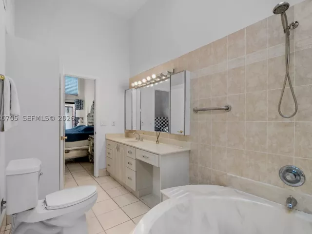 2-bedroom home for sale in Hallandale Beach - 2679 S Parkview Dr - MondialRealty