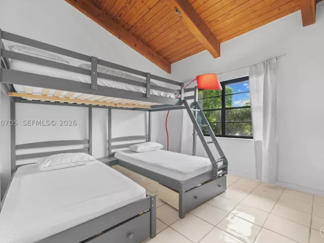 2-bedroom home for sale in Hallandale Beach - 2679 S Parkview Dr - MondialRealty