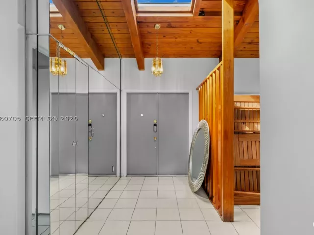 2-bedroom home for sale in Hallandale Beach - 2679 S Parkview Dr - MondialRealty