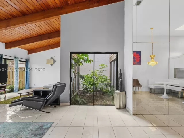 2-bedroom home for sale in Hallandale Beach - 2679 S Parkview Dr - MondialRealty