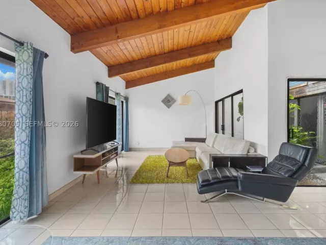 2-bedroom home for sale in Hallandale Beach - 2679 S Parkview Dr - MondialRealty