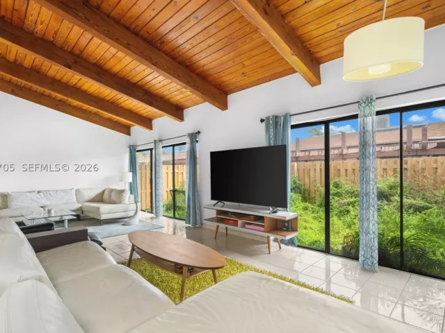 2-bedroom home for sale in Hallandale Beach - 2679 S Parkview Dr - MondialRealty