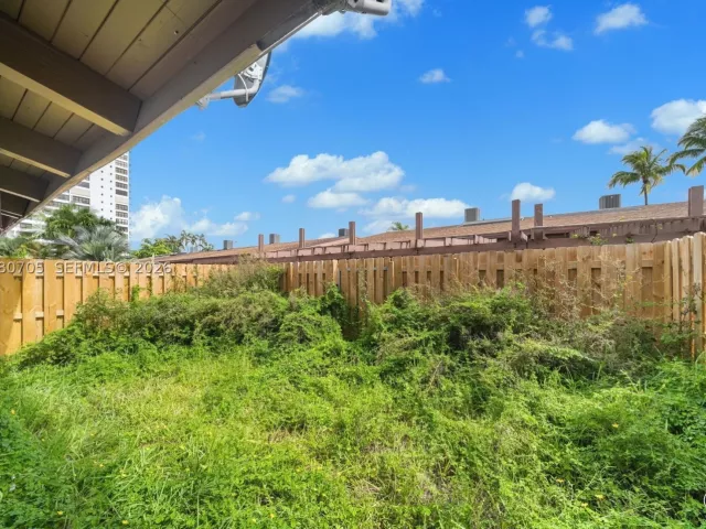 2-bedroom home for sale in Hallandale Beach - 2679 S Parkview Dr - MondialRealty