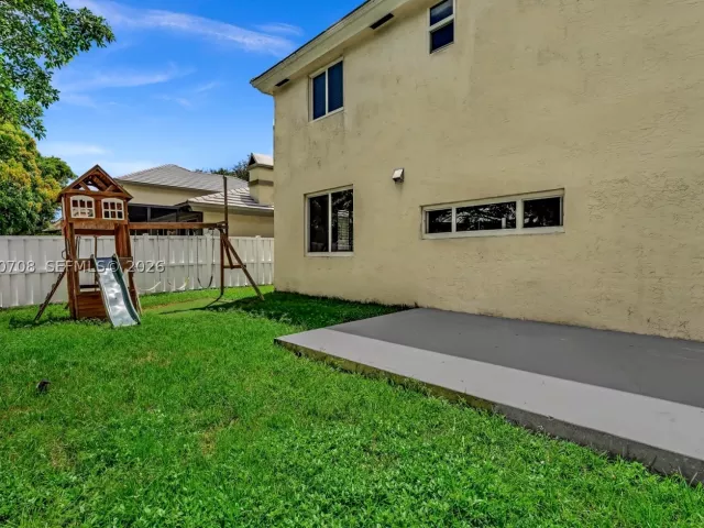 4-bedroom home for sale in Cooper City - 10301 Panama St - MondialRealty