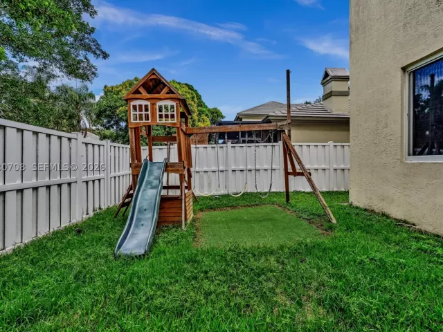 4-bedroom home for sale in Cooper City - 10301 Panama St - MondialRealty