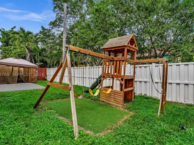 4-bedroom home for sale in Cooper City - 10301 Panama St - MondialRealty
