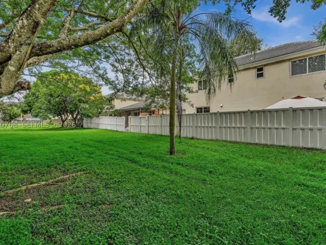 4-bedroom home for sale in Cooper City - 10301 Panama St - MondialRealty