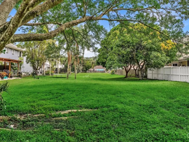 4-bedroom home for sale in Cooper City - 10301 Panama St - MondialRealty