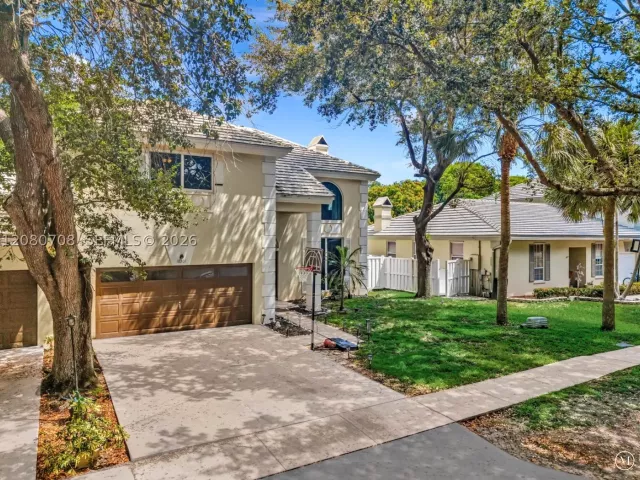 4-bedroom home for sale in Cooper City - 10301 Panama St - MondialRealty