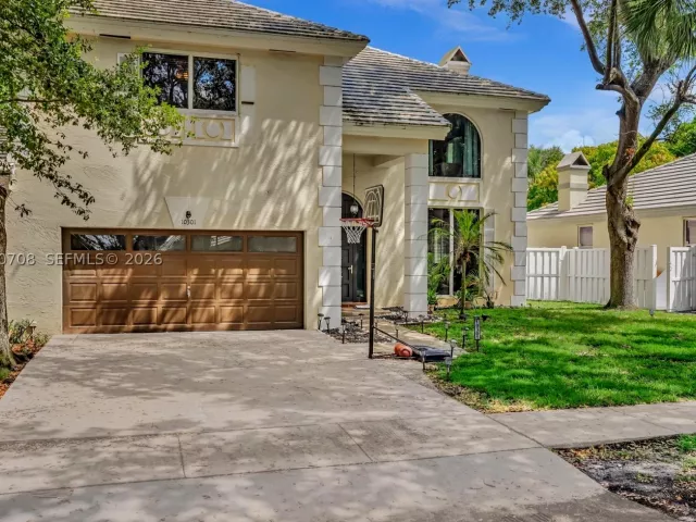 4-bedroom home for sale in Cooper City - 10301 Panama St - MondialRealty