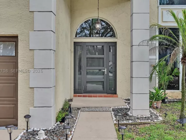 4-bedroom home for sale in Cooper City - 10301 Panama St - MondialRealty