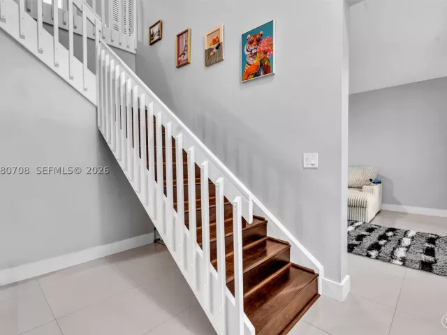 4-bedroom home for sale in Cooper City - 10301 Panama St - MondialRealty