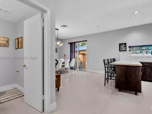4-bedroom home for sale in Cooper City - 10301 Panama St - MondialRealty