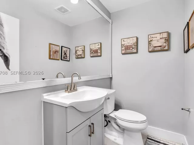 4-bedroom home for sale in Cooper City - 10301 Panama St - MondialRealty