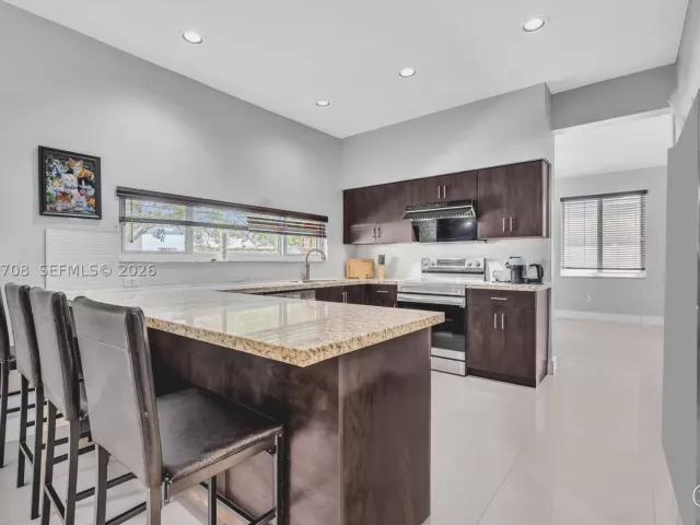 4-bedroom home for sale in Cooper City - 10301 Panama St - MondialRealty