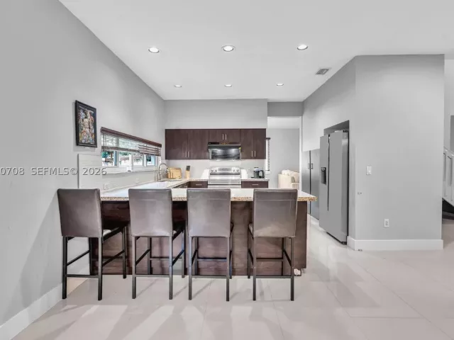 4-bedroom home for sale in Cooper City - 10301 Panama St - MondialRealty