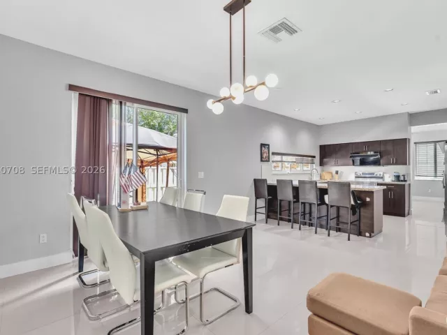 4-bedroom home for sale in Cooper City - 10301 Panama St - MondialRealty