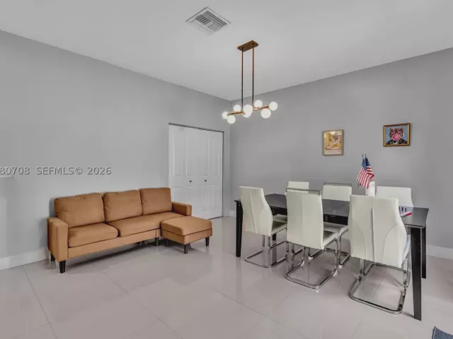 4-bedroom home for sale in Cooper City - 10301 Panama St - MondialRealty