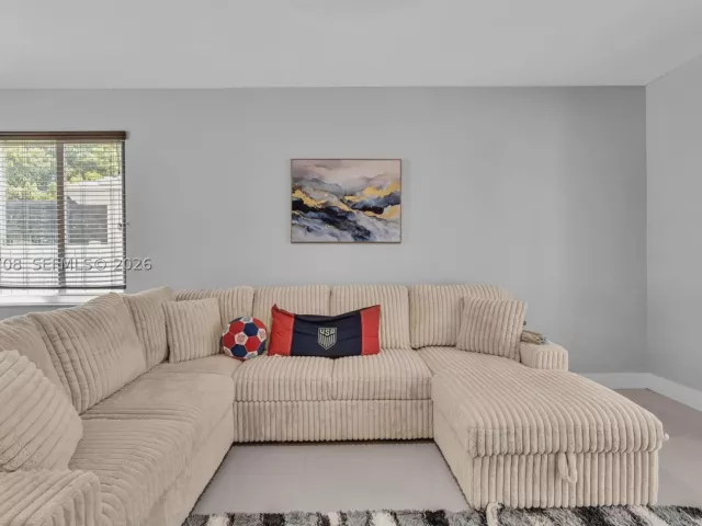 4-bedroom home for sale in Cooper City - 10301 Panama St - MondialRealty