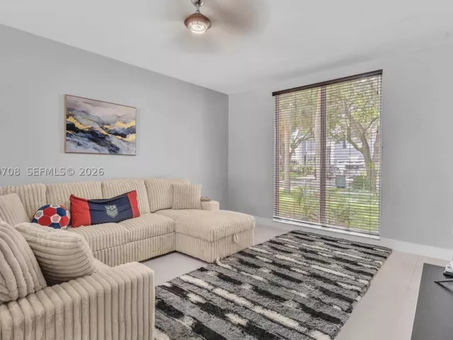 4-bedroom home for sale in Cooper City - 10301 Panama St - MondialRealty