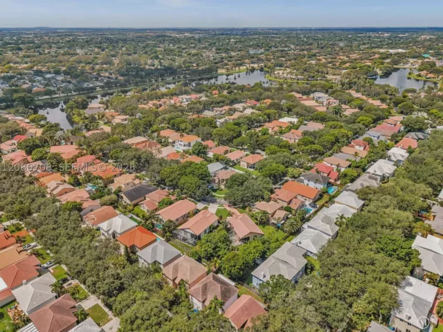 4-bedroom home for sale in Cooper City - 10301 Panama St - MondialRealty