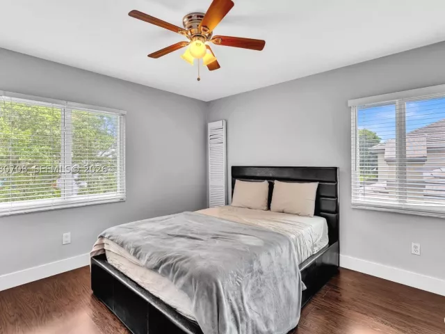 4-bedroom home for sale in Cooper City - 10301 Panama St - MondialRealty