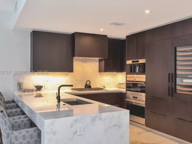 1-bedroom condo for rent in Fort Lauderdale - 2200 N Ocean Blvd S605 - MondialRealty